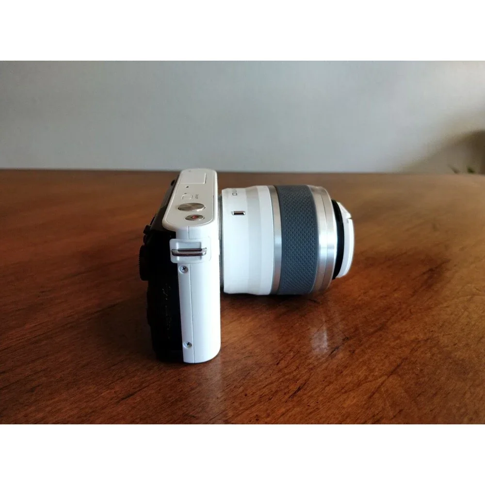 READ* Nikon 1 J1 White Digital Camera with 1 NIKKOR 10-30mm VR Lens